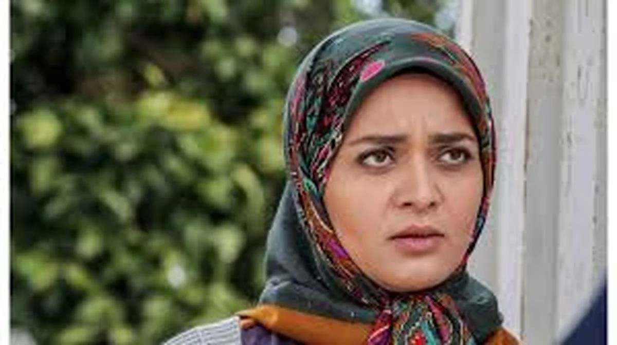 خبر جدید؛ ژست‌های شیک دختر محمودنقاش در یک کافه سنتی