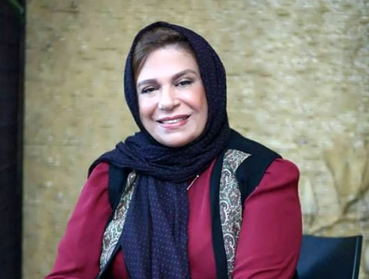 پخش زنده تصاویر | گوهر خیراندیش با یک تیپ مجلسی جلب توجه کرد