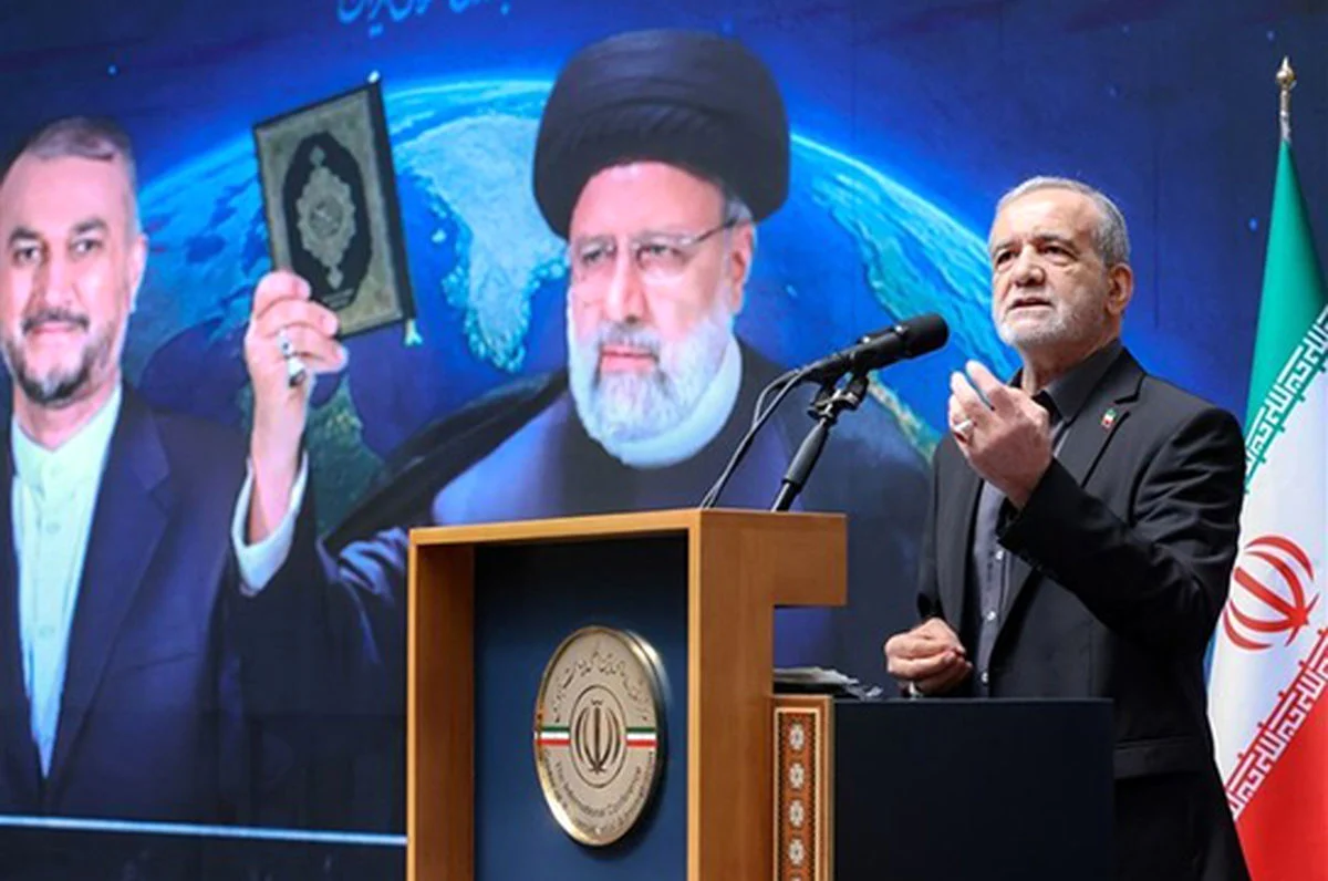 خبر جدید؛ واکنش مخبر در پی اهانت به رئیسی در جلسه با پزشکیان