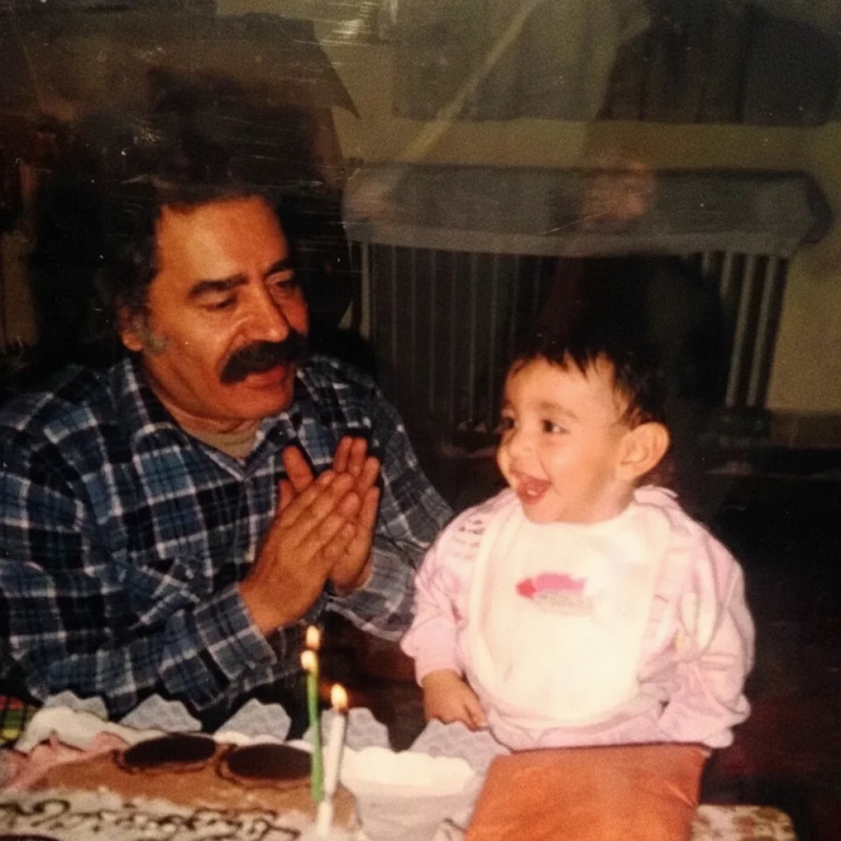 تصویر دیدهنشده بهزاد فراهانی در کنار دختر یکسالهاش تصویر دیدهنشده بهزاد فراهانی در کنار دختر یکسالهاش