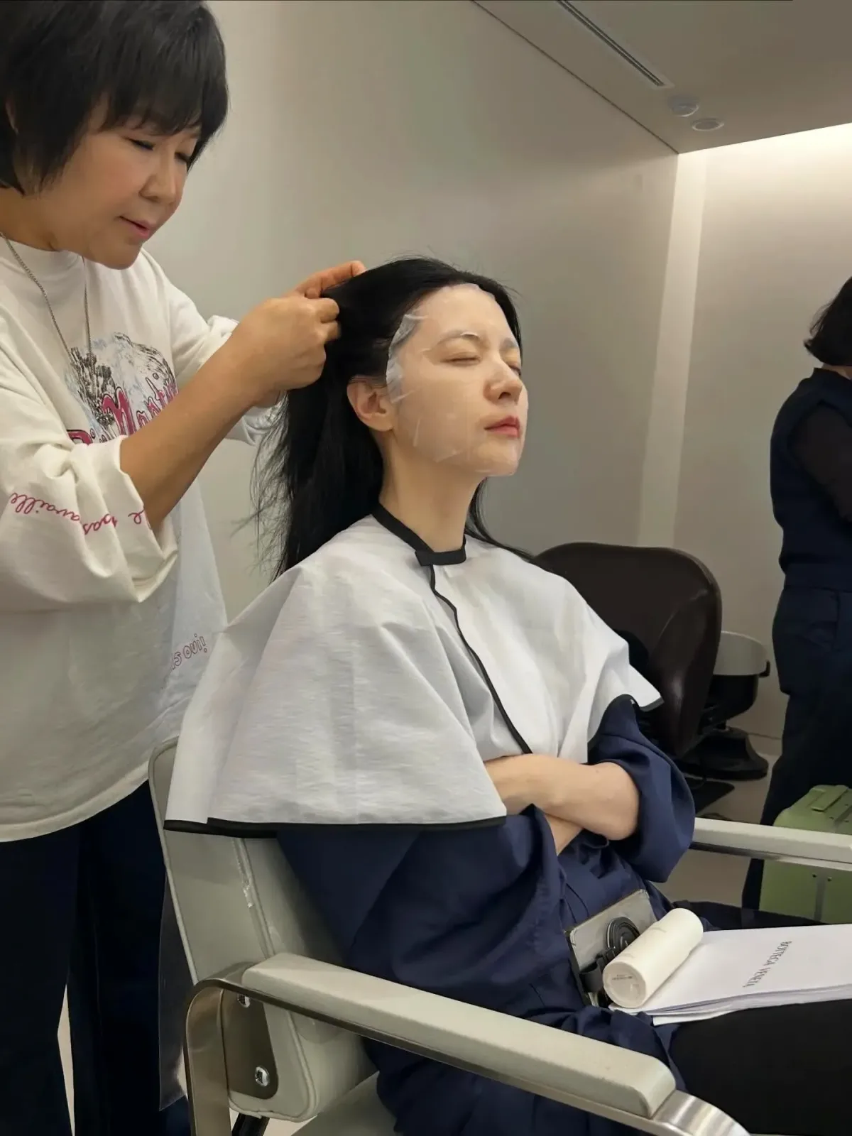 قاب دیدنی از لی یونگ‌ائه در اتاق گریم؛ سال‌ها بعد از یانگوم