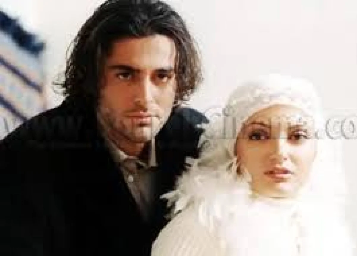 مهناز افشارِ ۲۵ ساله کنار گلزار؛ این تصویر نوستالژیک را دیده‌اید؟