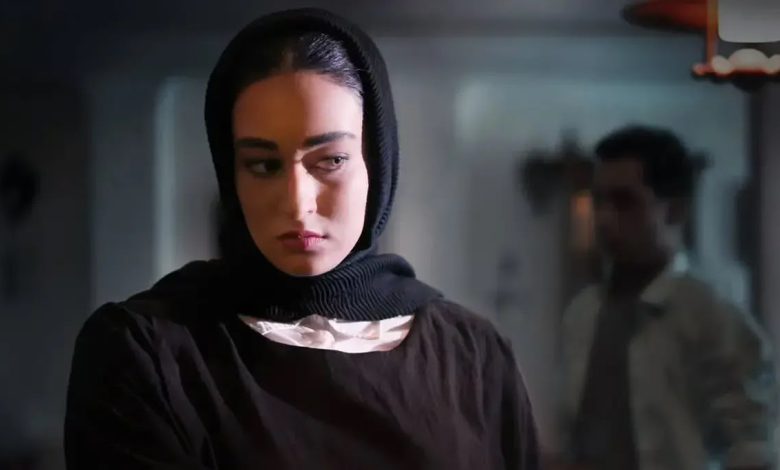 ژست خاص و تیپ متفاوت مه‌لقا مینوش‌زاد مورد توجه قرار گرفت