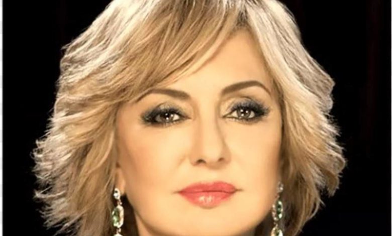 گوگوش در ۲۲ سالگی؛ چهرهای متفاوت در سال ۱۳۵۱ گوگوش در ۲۲ سالگی؛ چهرهای متفاوت در سال ۱۳۵۱